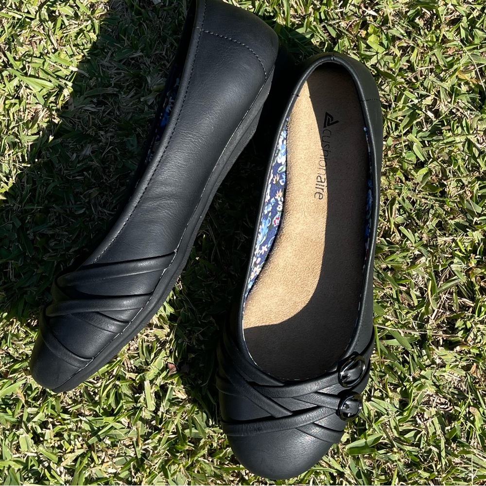 CushionAire Women's Black Flats Size 6
